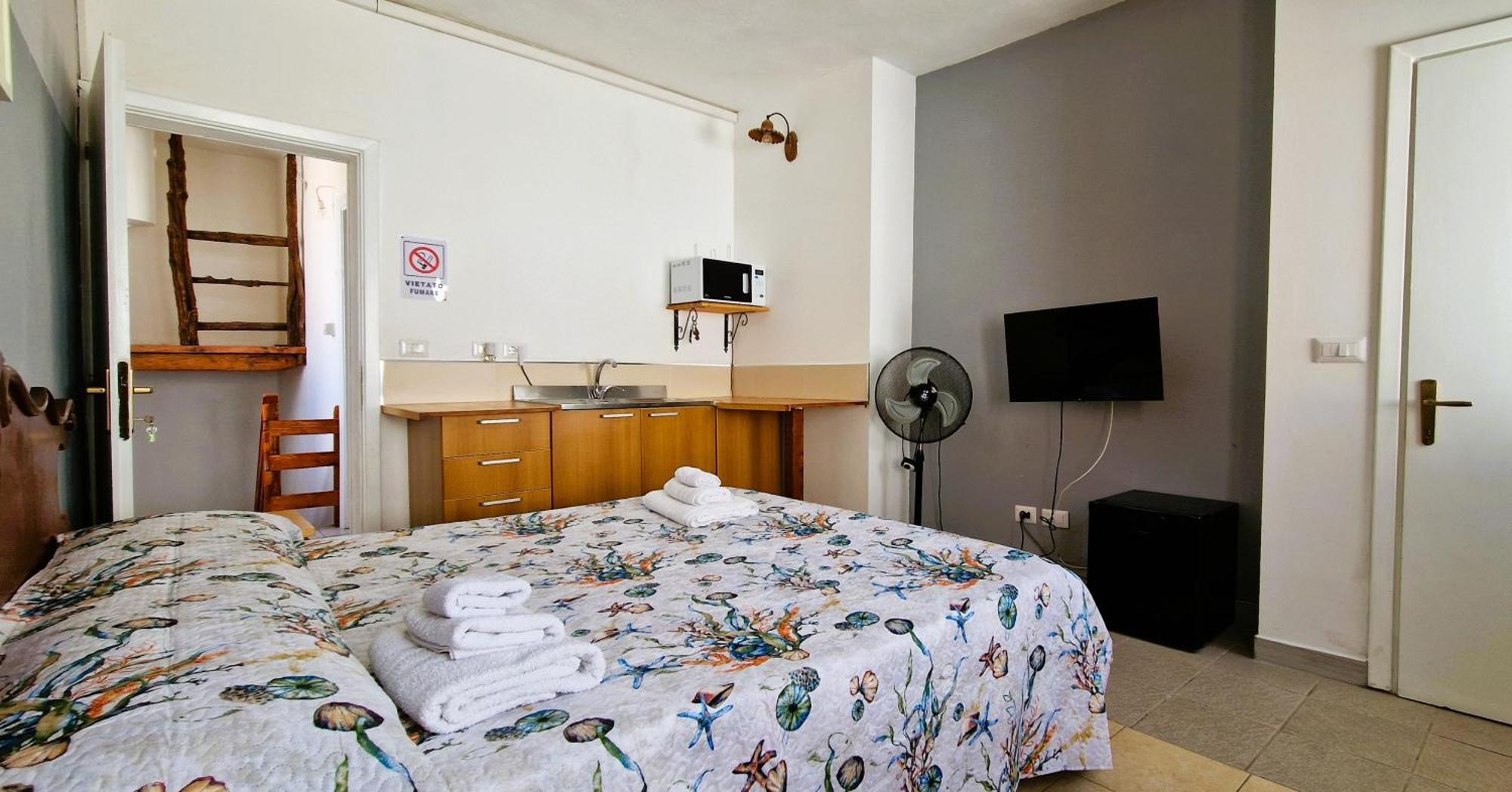 3 Mini Studios In Синискола Экстерьер фото